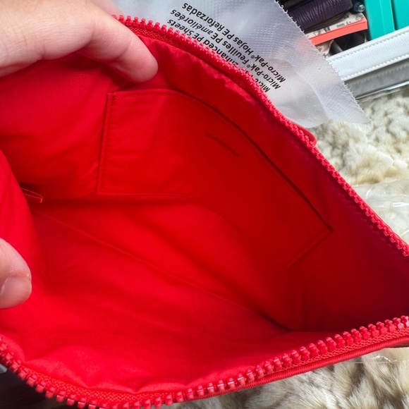 Burberry Vibrant Red Zipper Pouch/wristlet + Burberry Camera Pin- GWP bundle - Picture 2 of 9